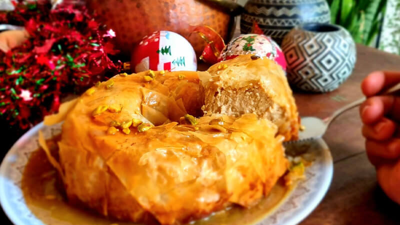 Surpreenda com um exótico bolo de creme Árabe e pistache neste Natal