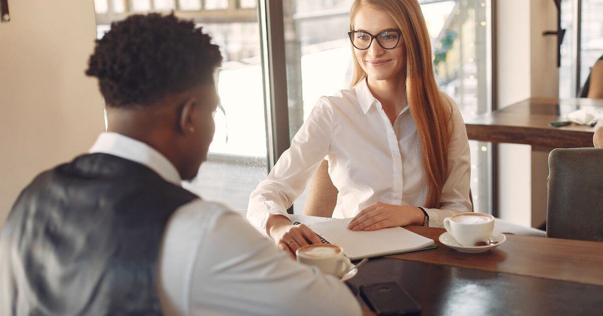 Cinco erros no currículo que afastam recrutadores de tecnologia e como evitá-los